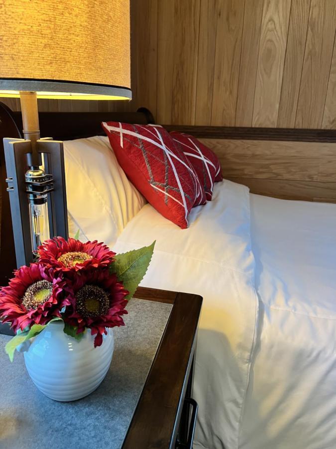 Monterey Inn Экстерьер фото